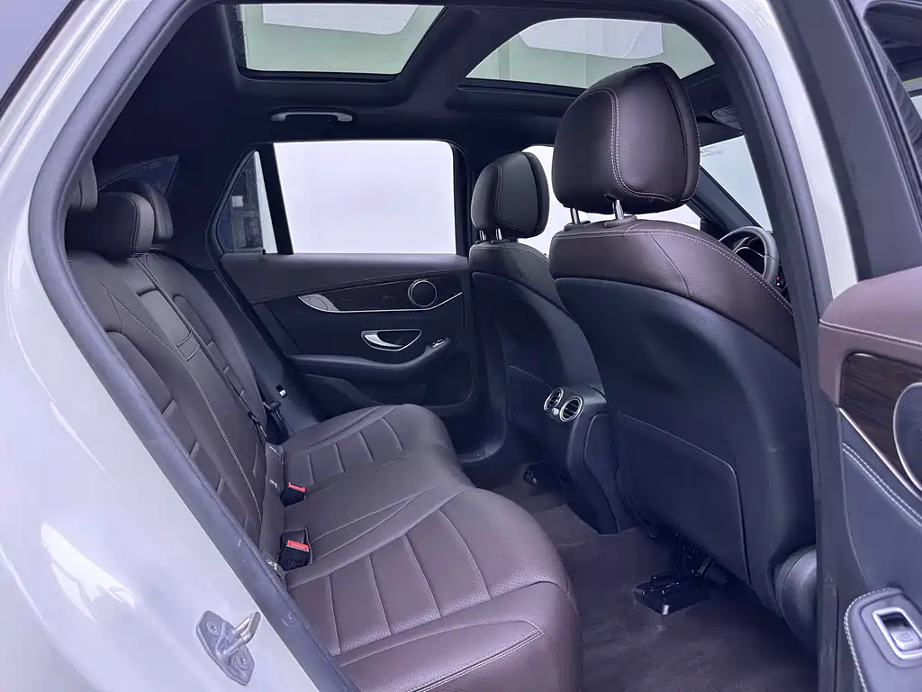Mercedes-Benz GLC 2017 — фото 13