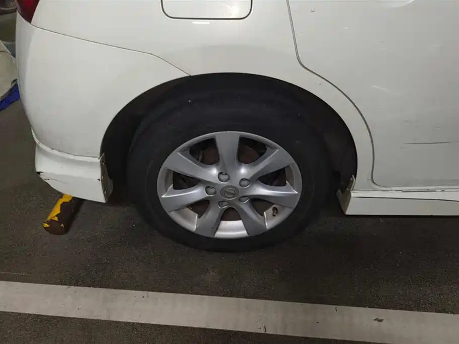 Nissan Tiida 2015