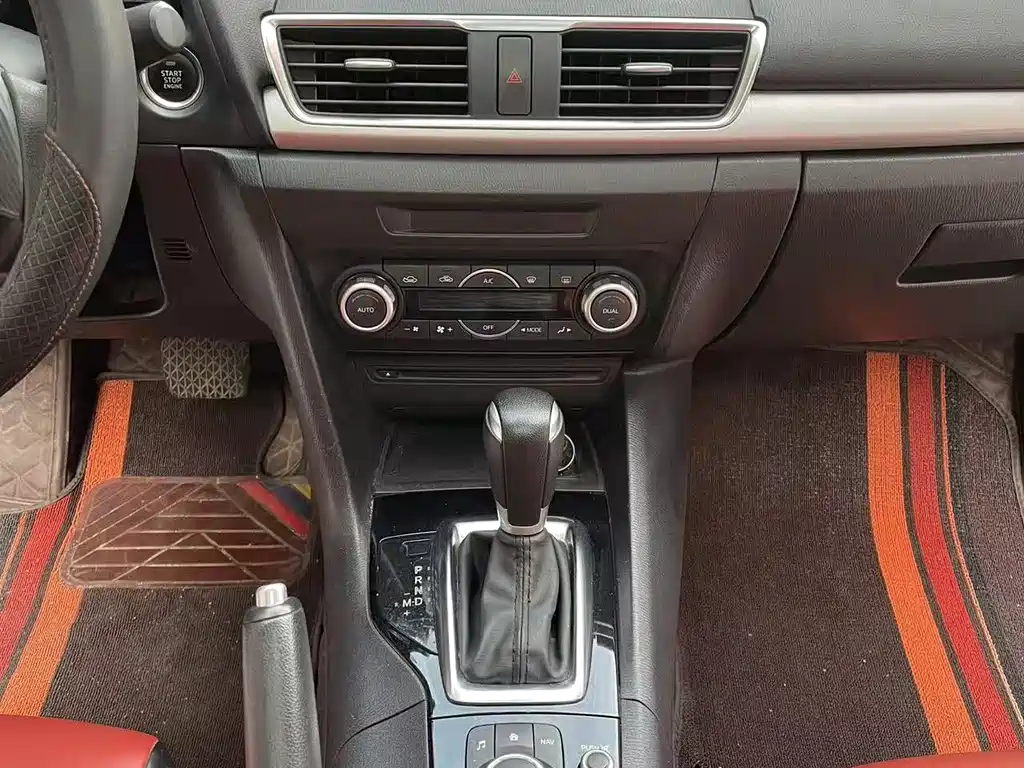 Mazda 3 Axela 2016 — фото 14