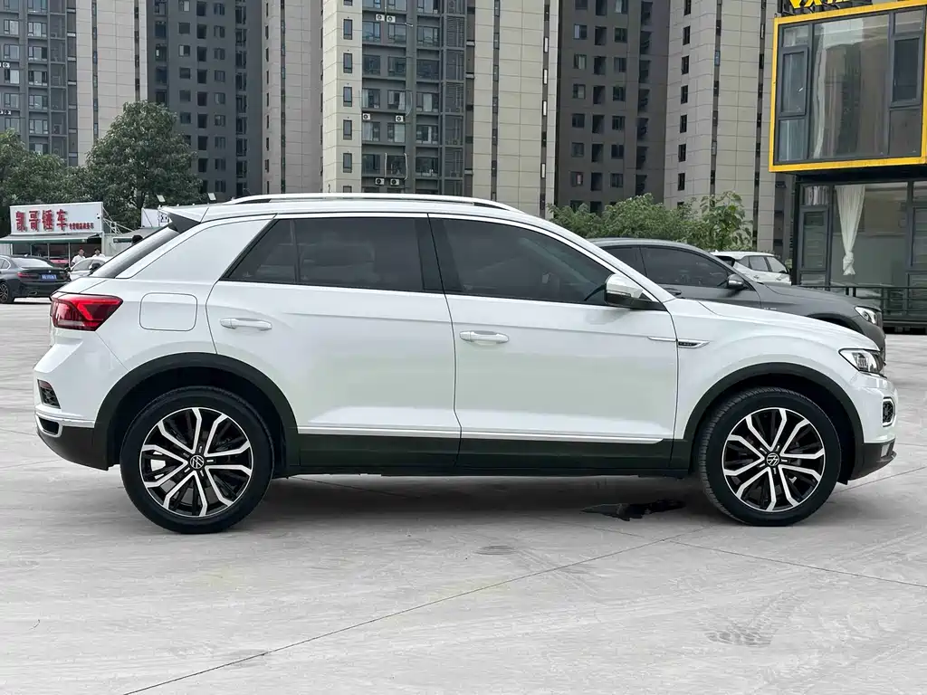 Volkswagen T-Roc 2023 — фото 8