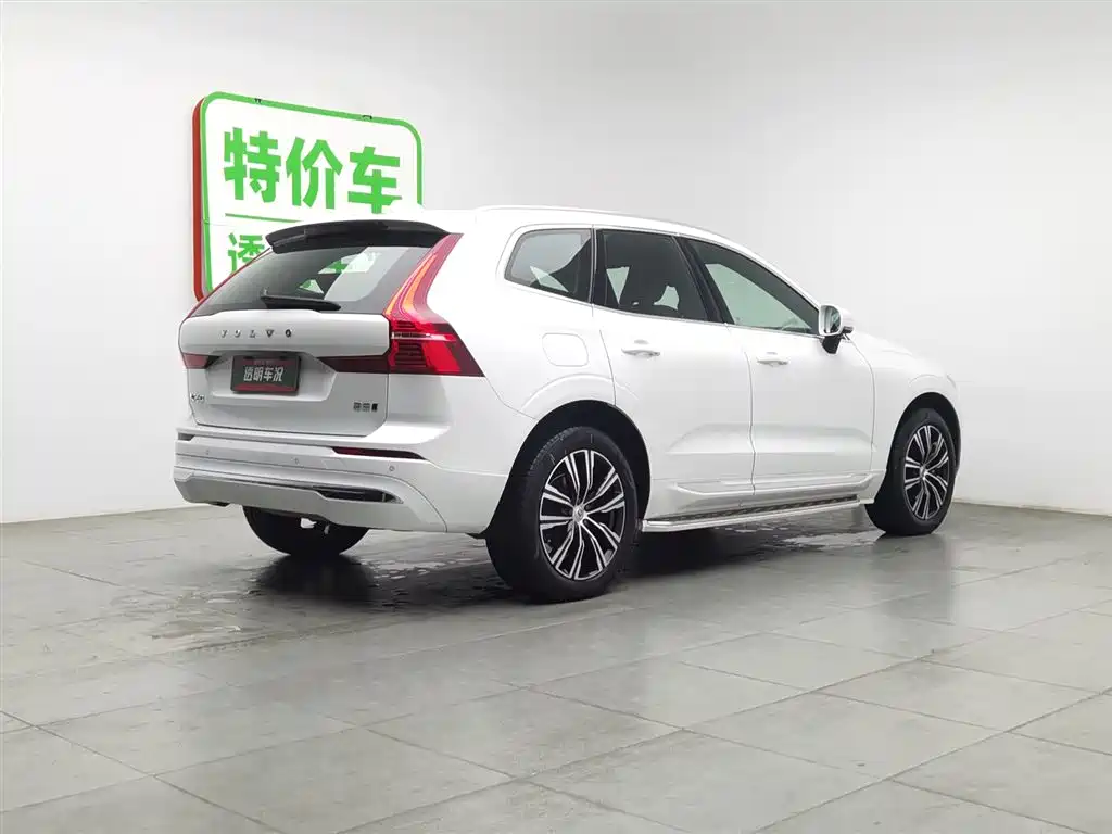 Volvo XC60 2022 — фото 2