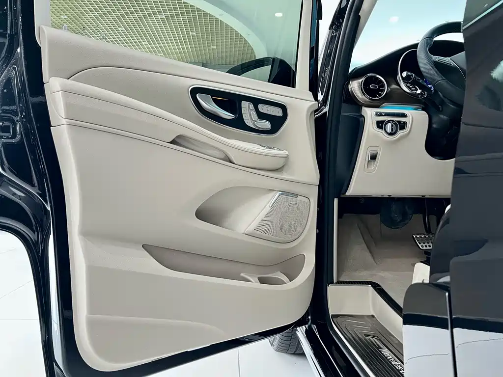 Mercedes-Benz V-Class 2023 — фото 24