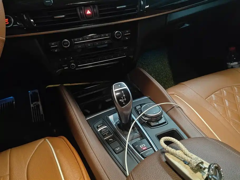 BMW X6 2015 — фото 16