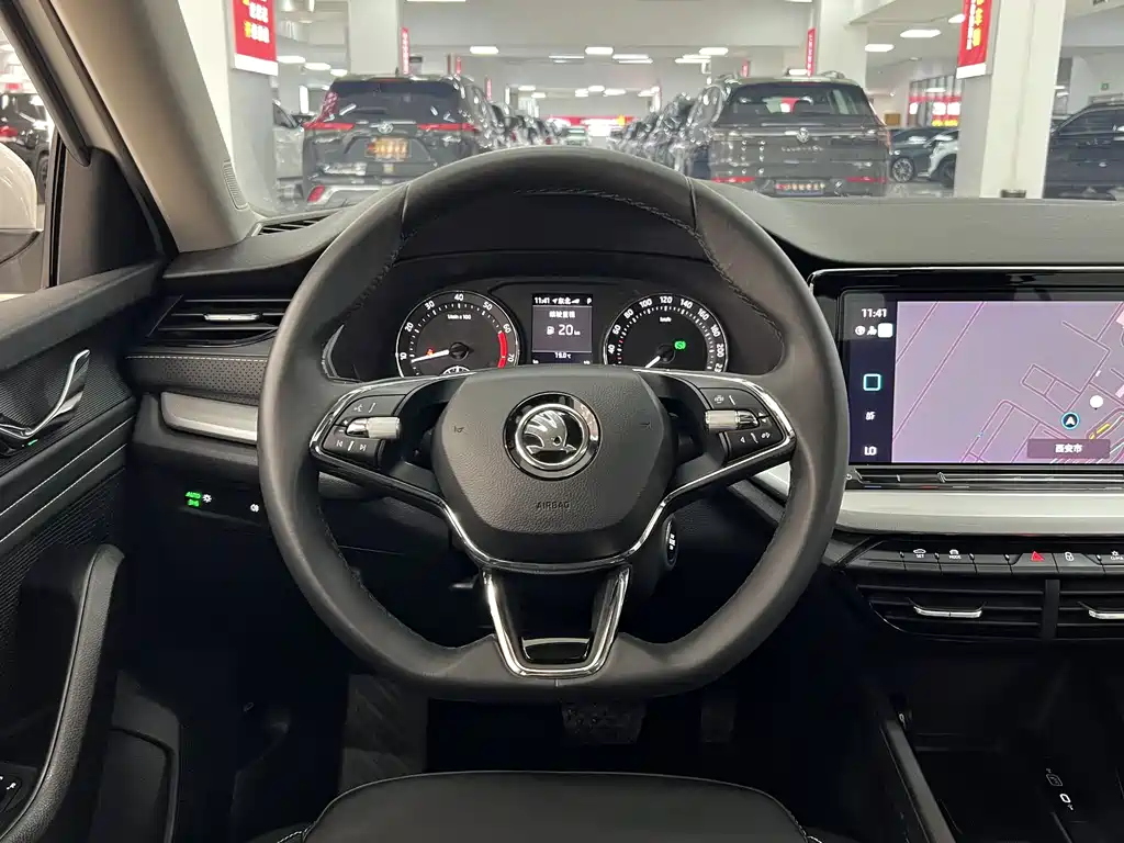 Skoda Octavia 2021 — фото 15
