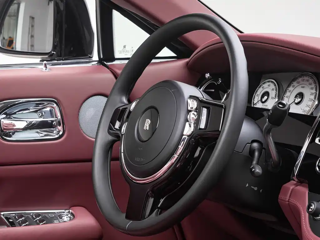 Rolls-Royce Dawn 2019 — фото 15