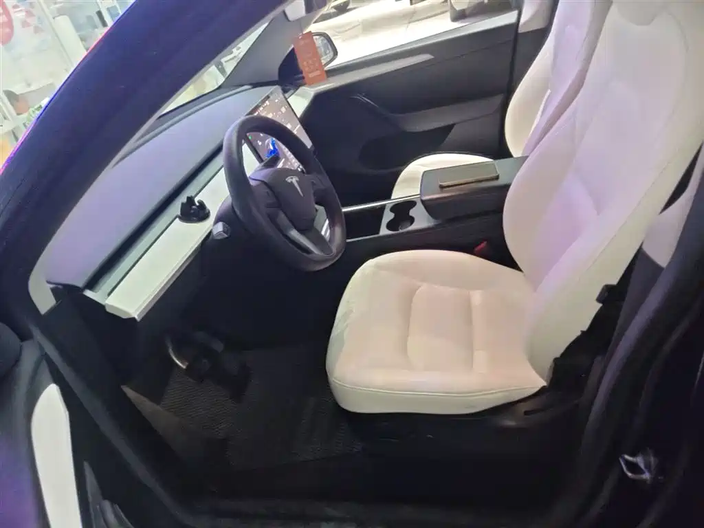 Tesla Model Y 2023 — фото 11