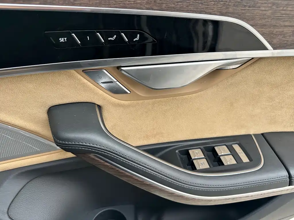 Audi A8 2022 — фото 20
