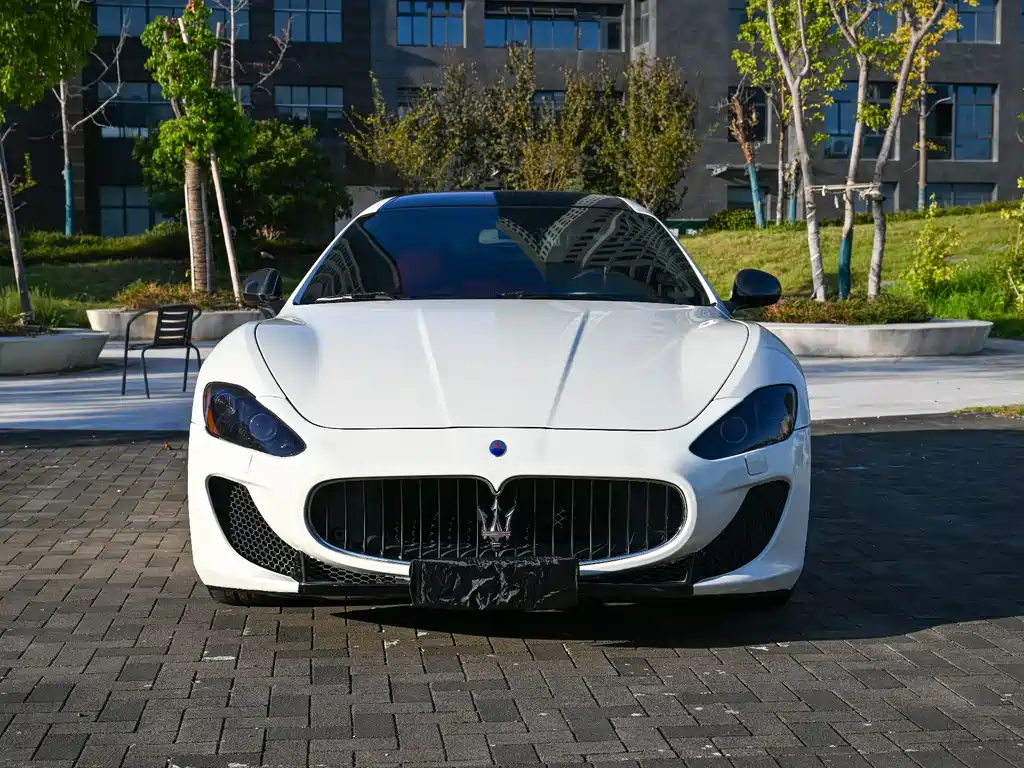 Maserati GranTurismo 2011 — фото 2