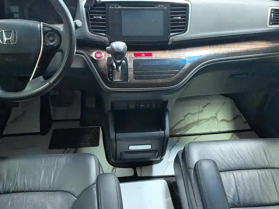 Honda Odyssey 2017 — фото 16