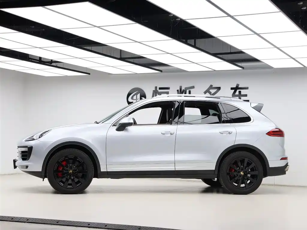 Porsche Cayenne 2015 — фото 38