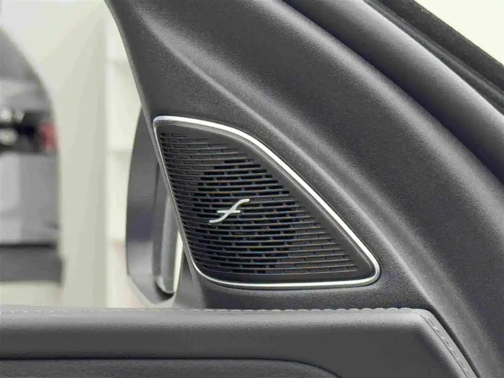 Mercedes-Benz C-Class 2024 — фото 18