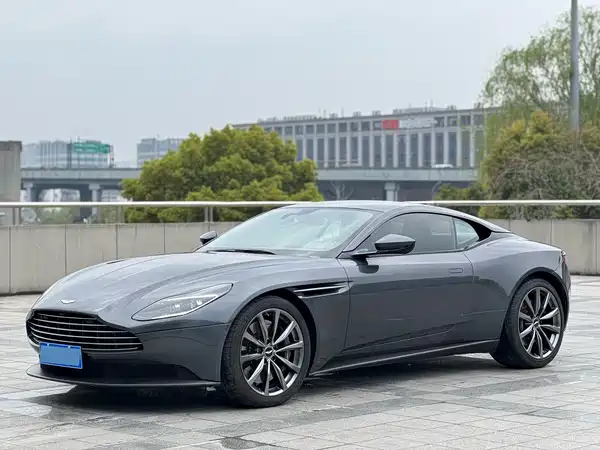 Aston Martin DB11 2019