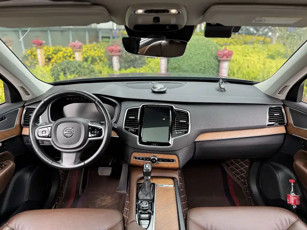 Volvo XC90 2019 — фото 13