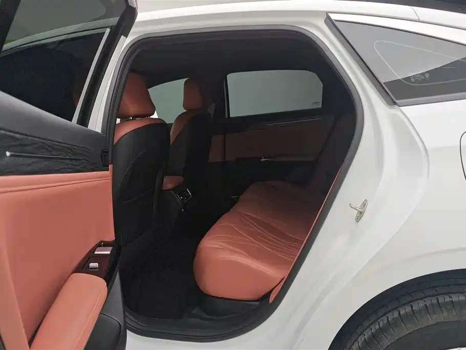 Geely Galaxy L6 2025 — фото 11