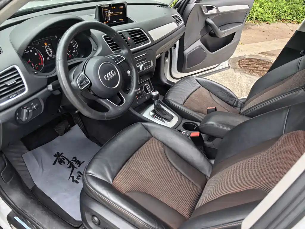 Audi Q3 2019 — фото 11