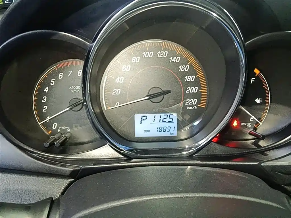 Toyota Yaris L 2020 — фото 12