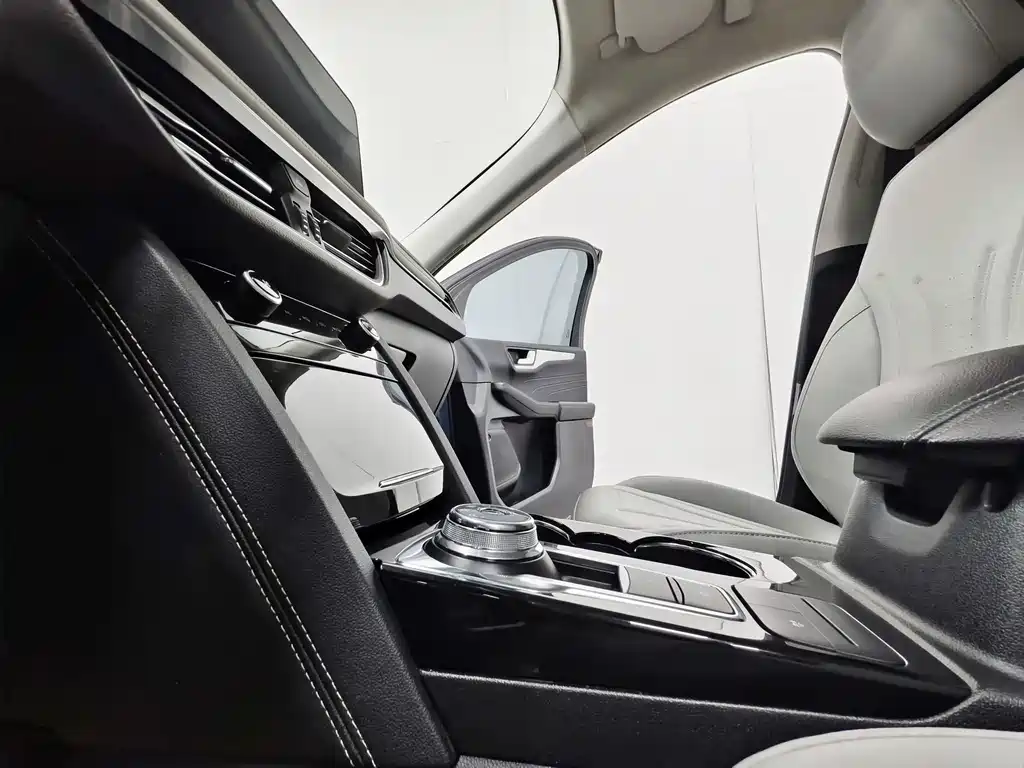 Ford Escape 2025 — фото 12