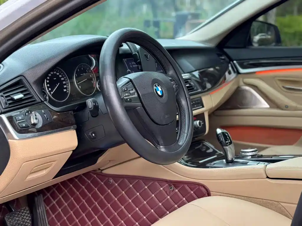 BMW 5 Series 2011 — фото 13