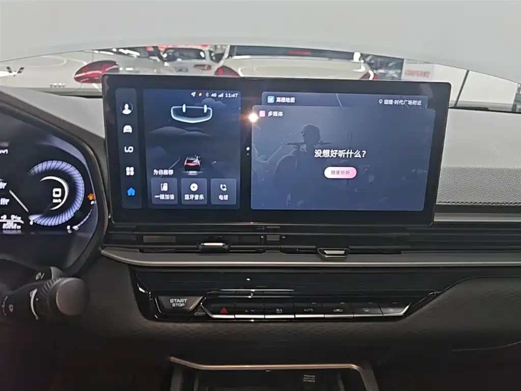 Geely Emgrand 2025 — фото 13