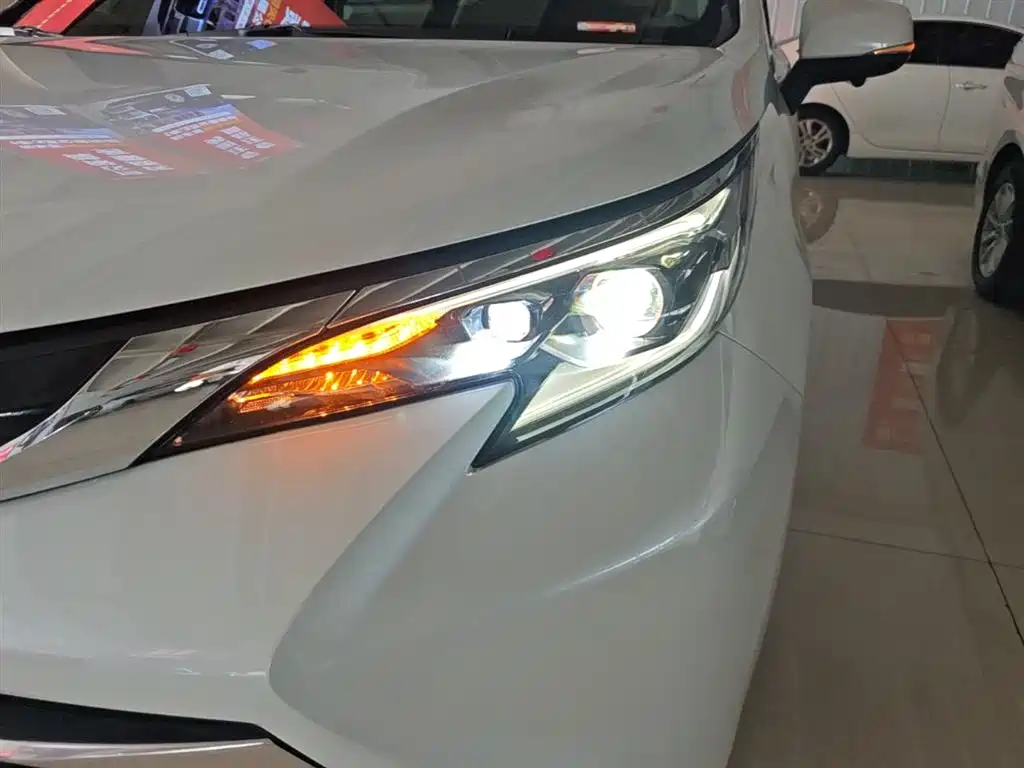 Toyota Sienna 2024 — фото 24