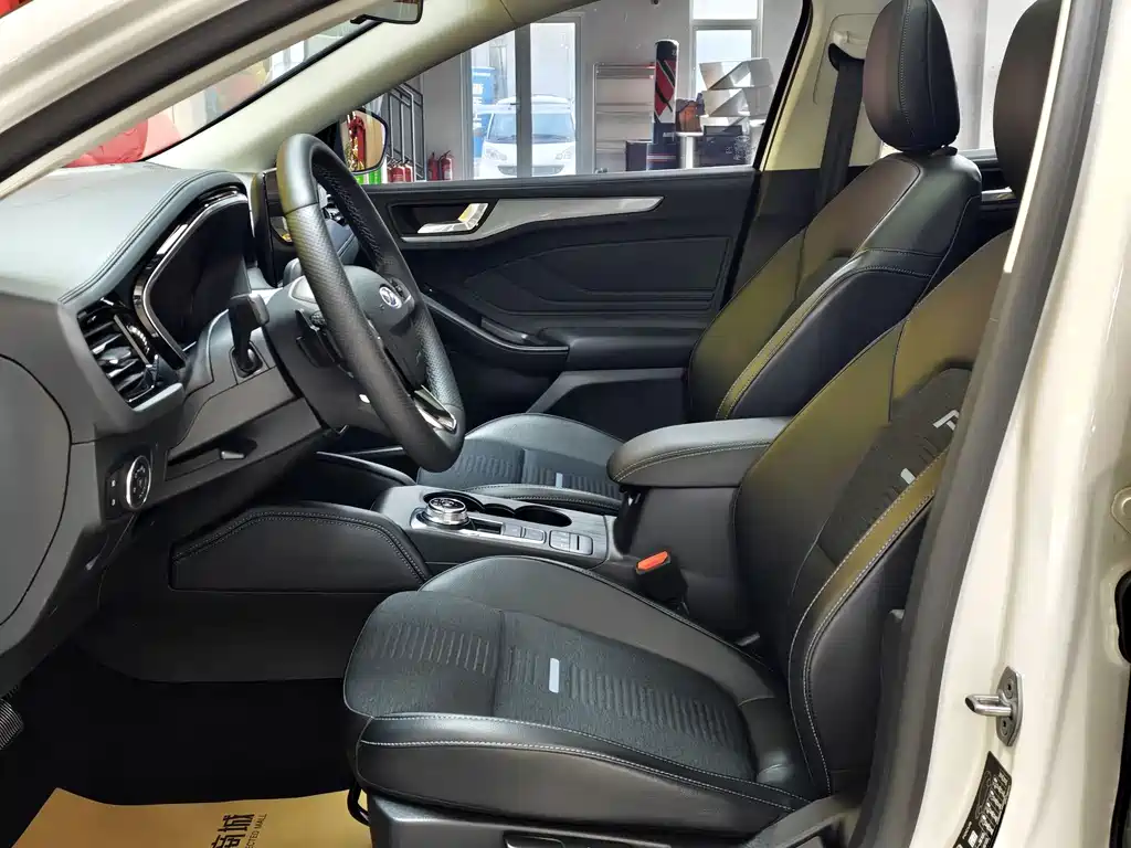 Ford Focus Active 2022 — фото 13