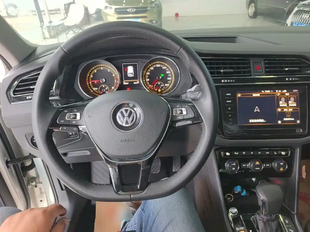 Volkswagen Tiguan L 2020 — фото 10