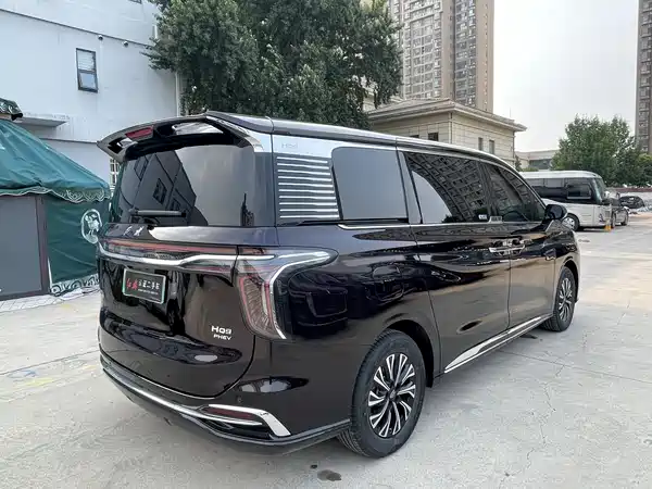 Hongqi HQ9 PHEV 2025