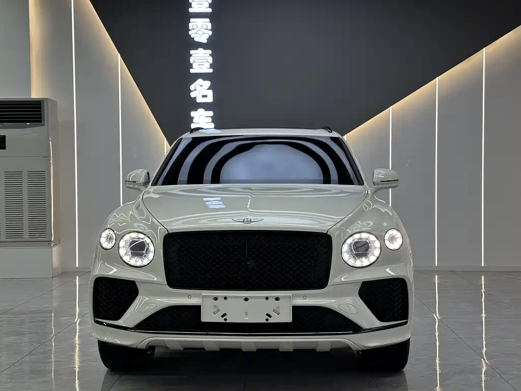 Bentley Bentayga 2021 — фото 2