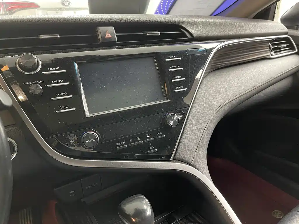 Toyota Camry 2019 — фото 4