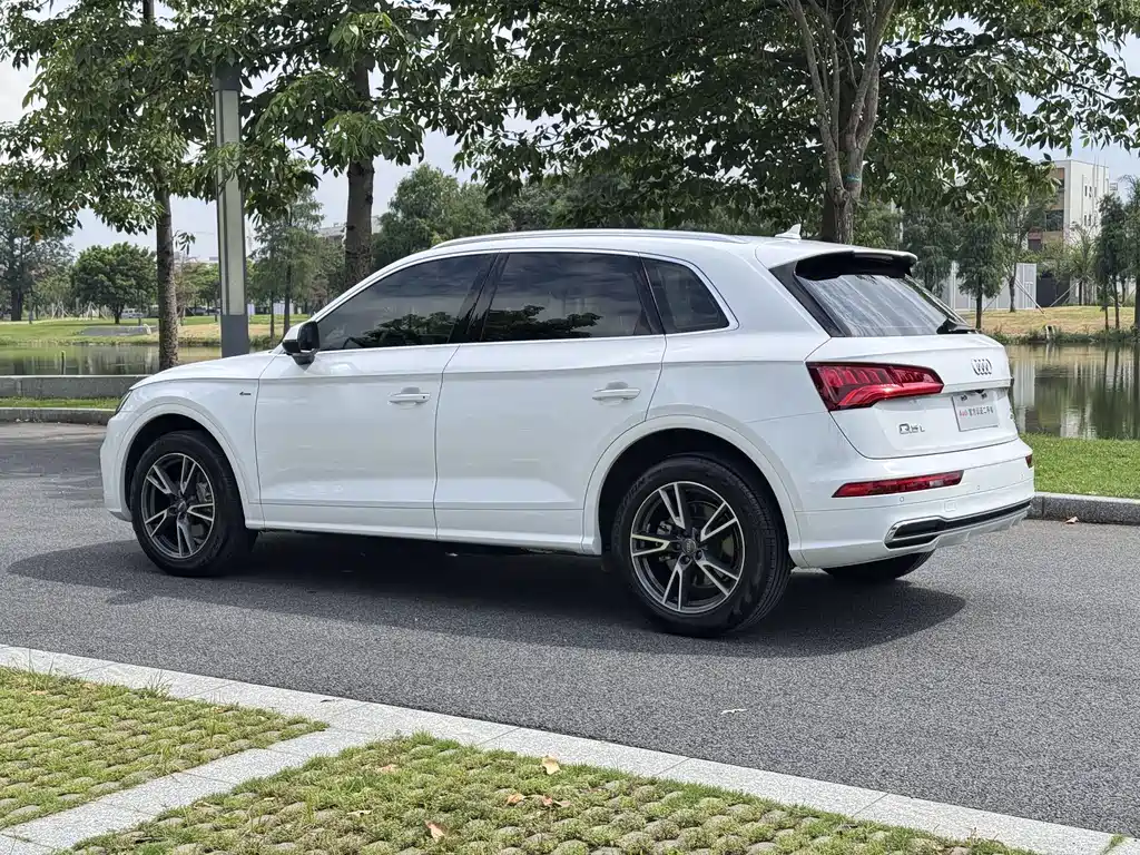 Audi Q5L 2021