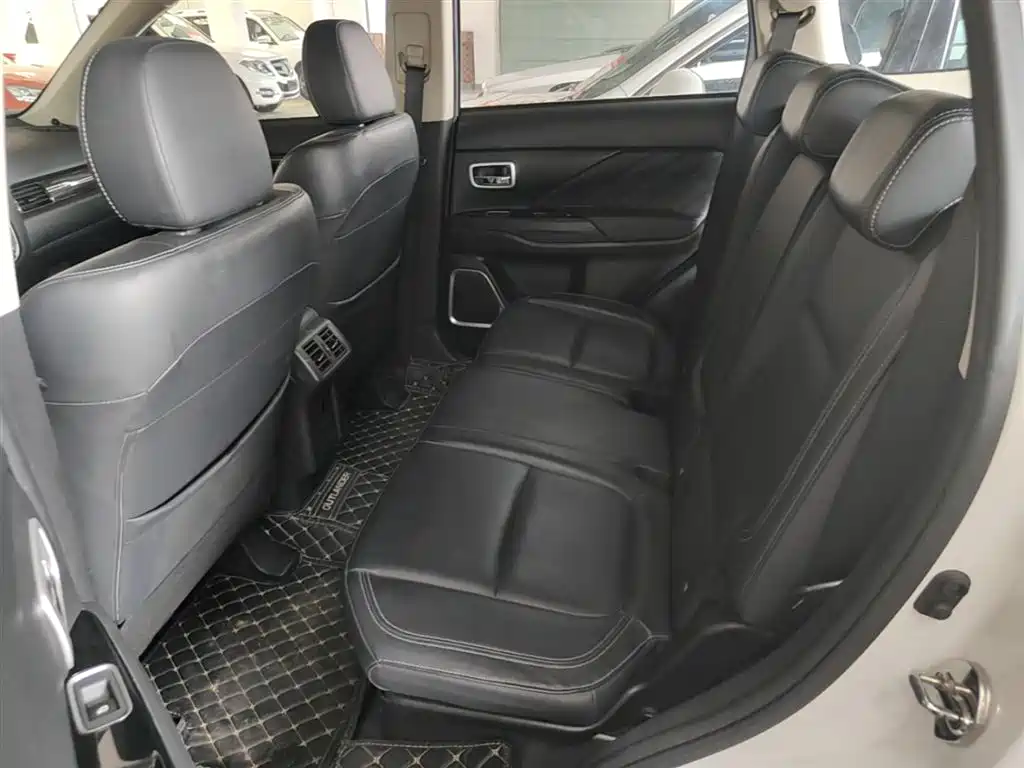 Mitsubishi Outlander 2019 — фото 17