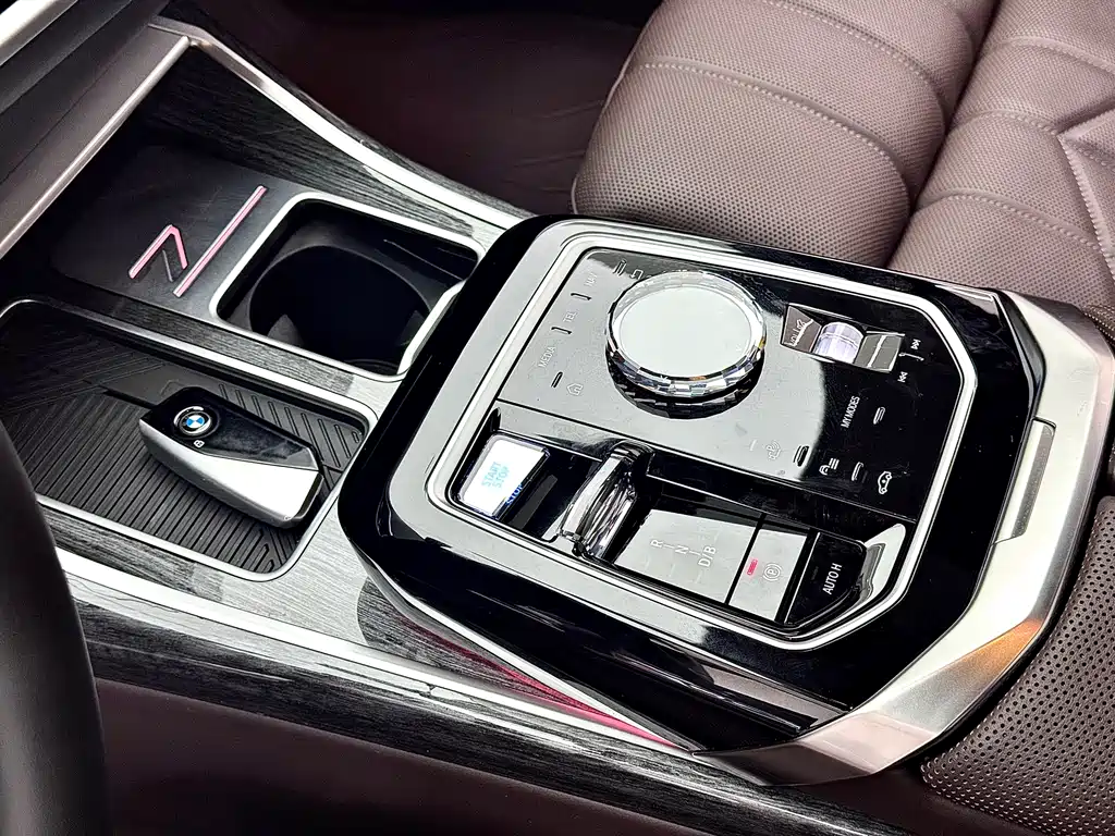 BMW i7 2023 — фото 19