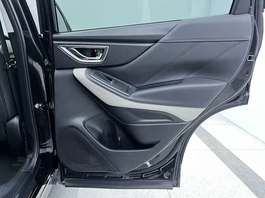 Subaru Forester 2022 — фото 22