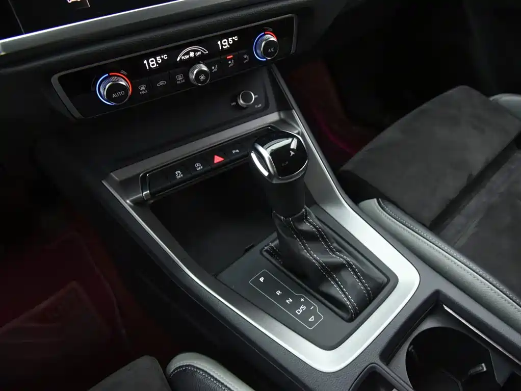 Audi Q3 2020 — фото 10