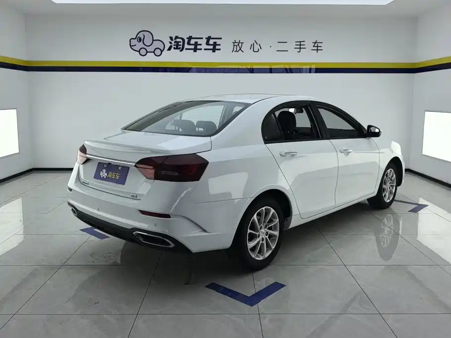 Geely Emgrand 2022