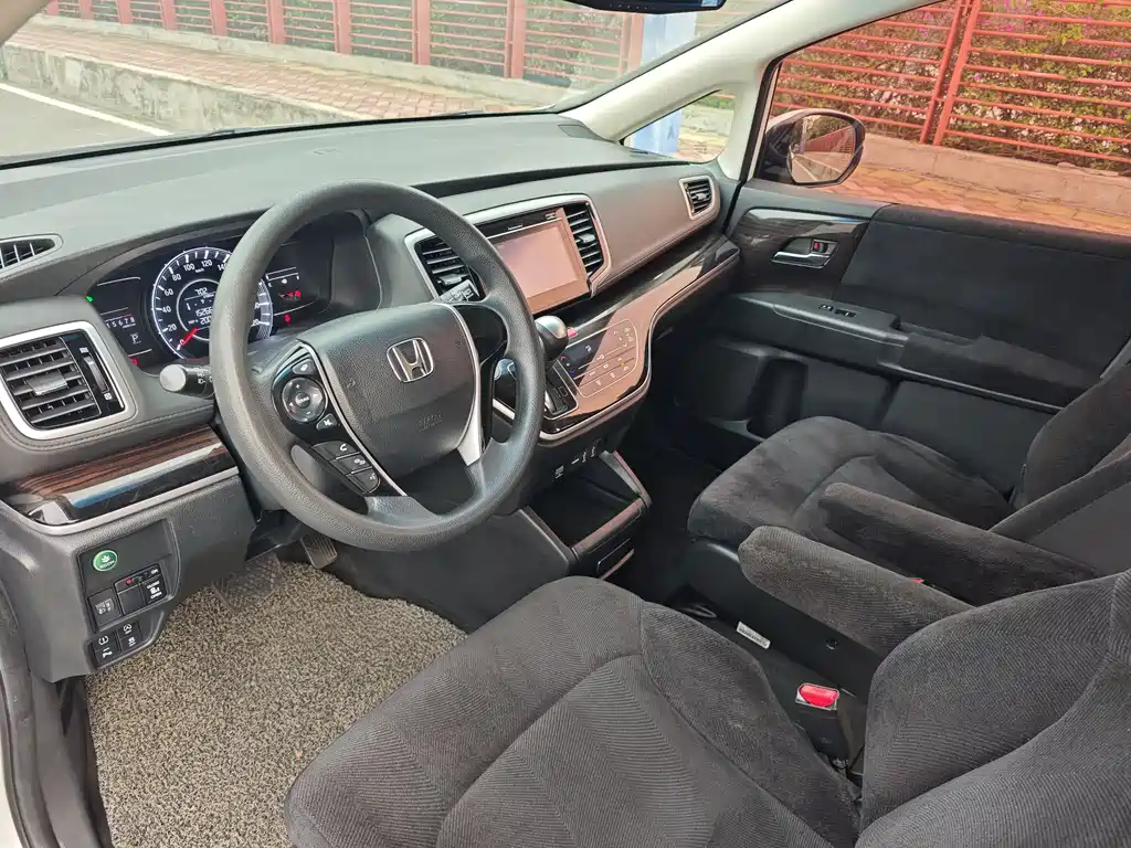Honda Odyssey 2018 — фото 10