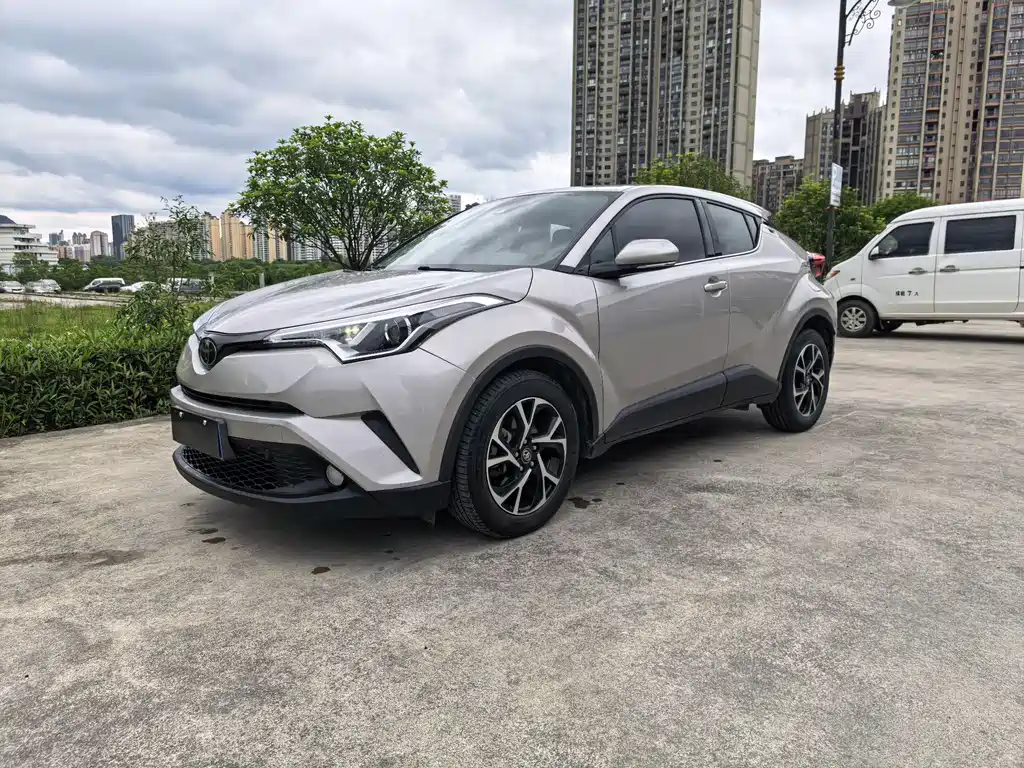 Toyota C-HR 2021 — фото 1