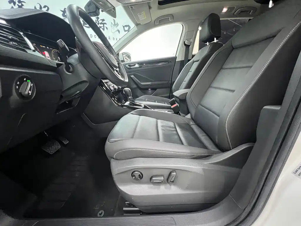 Volkswagen T-Roc 2023 — фото 16