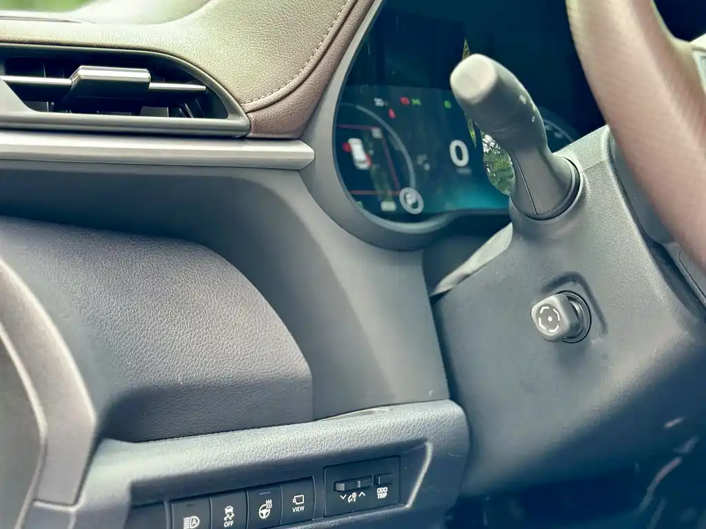 Toyota Granvia 2023 — фото 17
