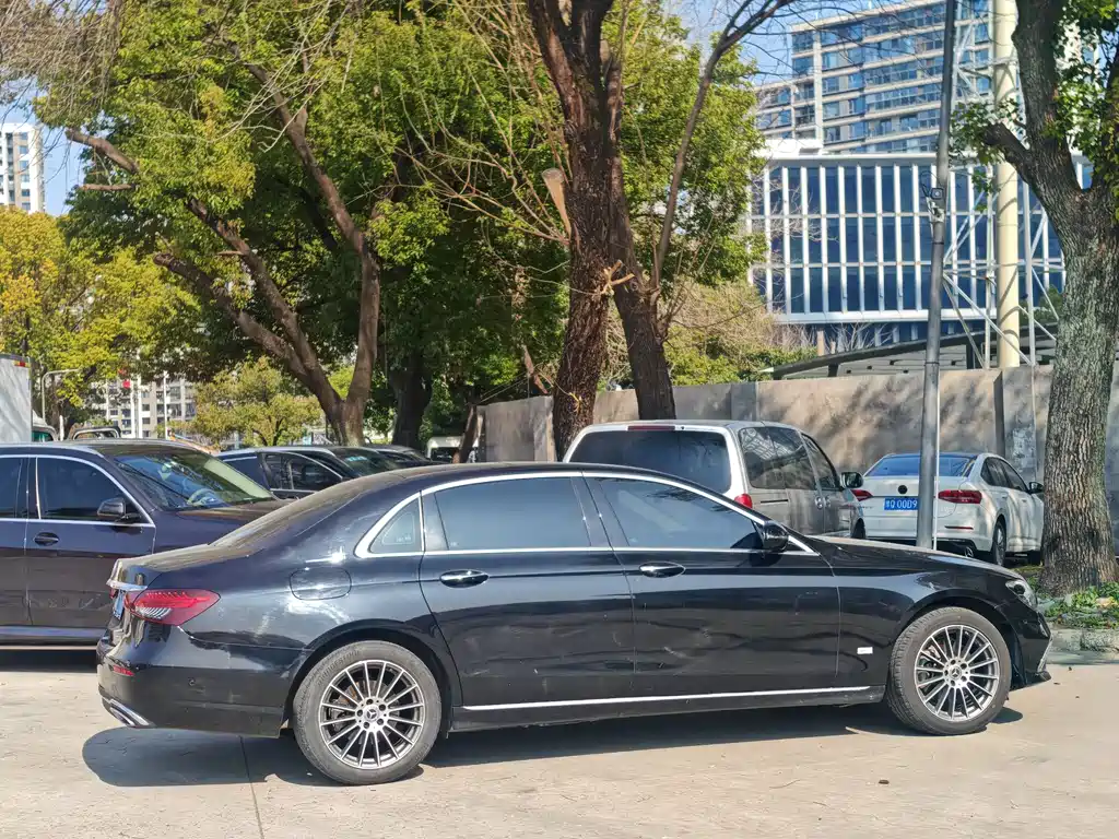 Mercedes-Benz E-Class 2023 — фото 13