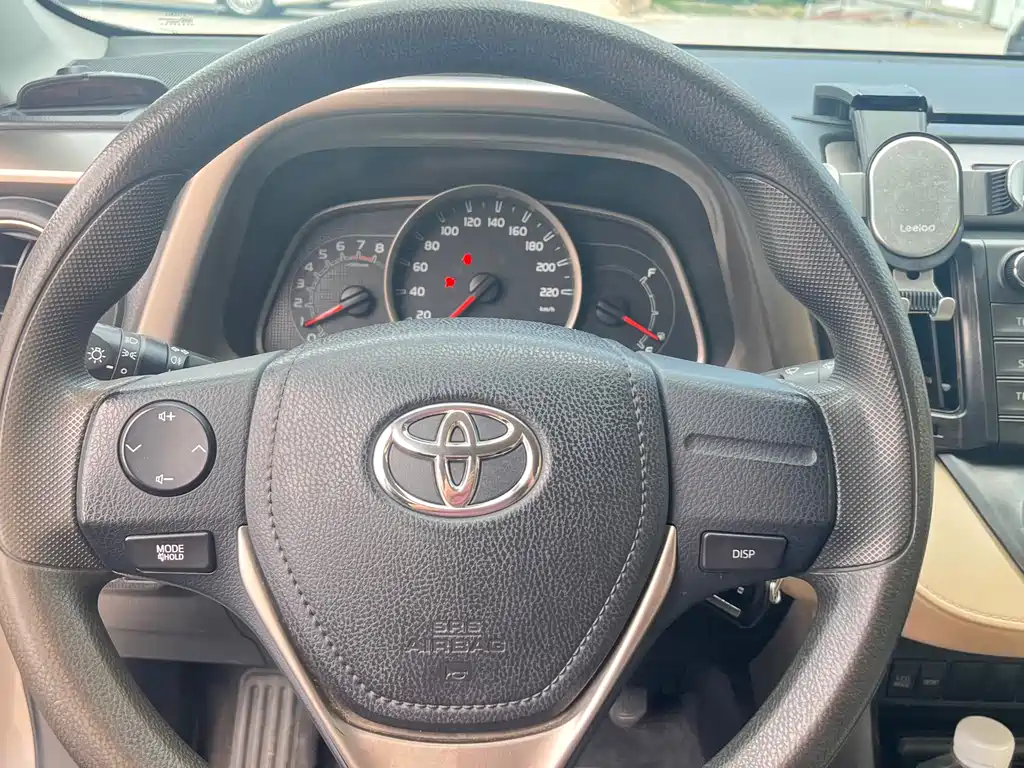 Toyota RAV4 2015 — фото 14