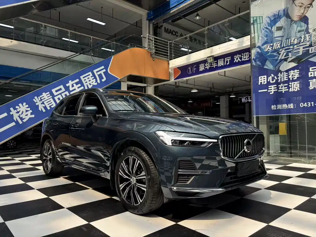 Volvo XC60 2022 — фото 3