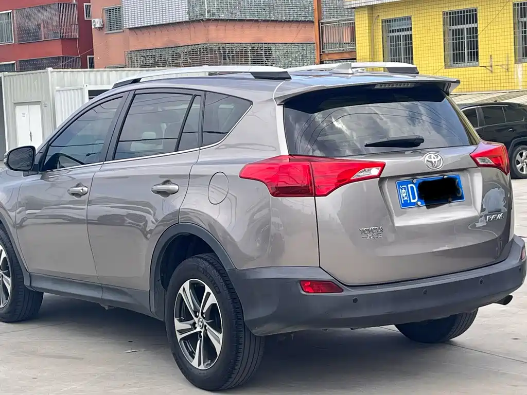Toyota RAV4 2015 — фото 6