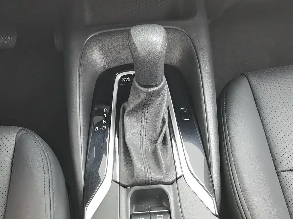 Toyota Corolla 2023 — фото 13