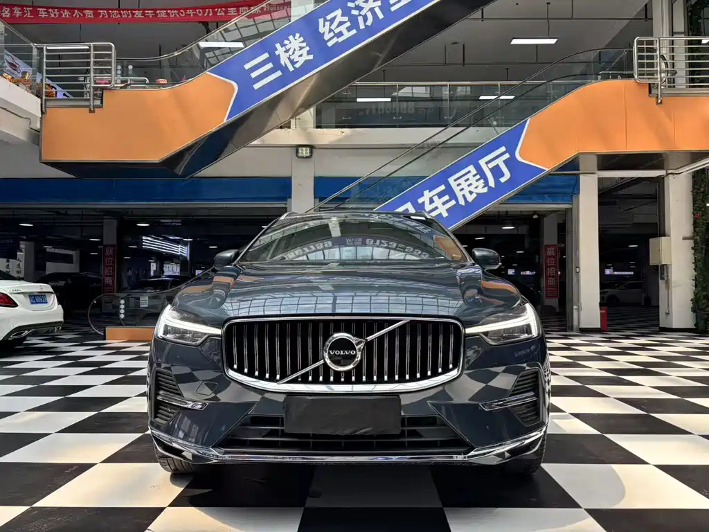 Volvo XC60 2022 — фото 2