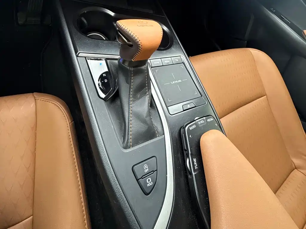 Lexus UX 2022 — фото 12