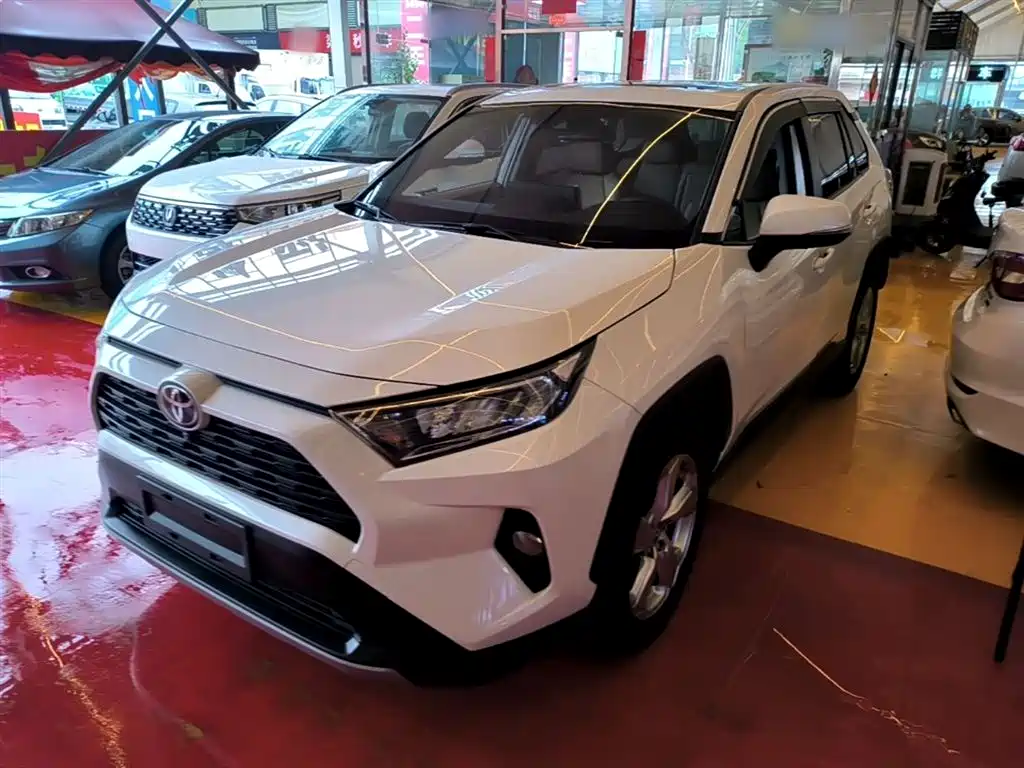 Toyota RAV4 2020 — фото 1