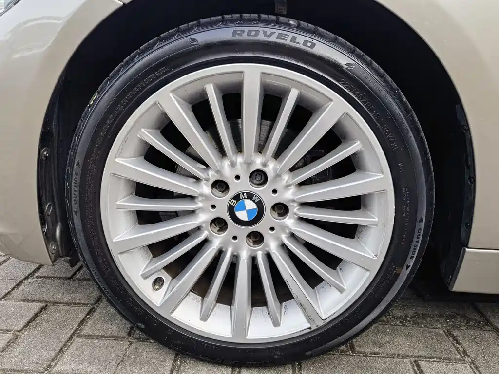BMW 3 Series 2018 — фото 14