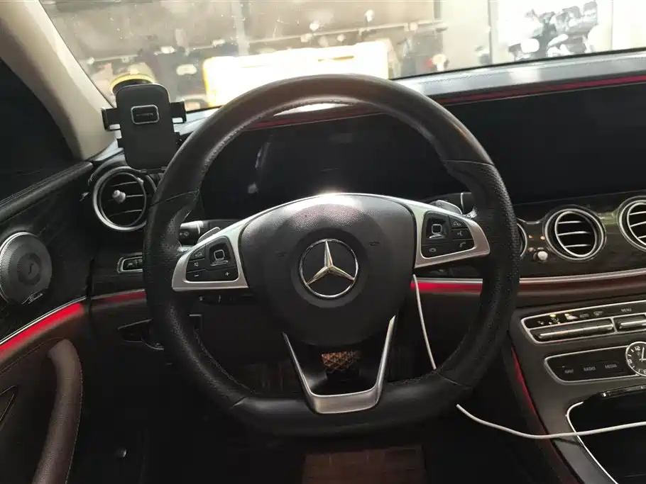 Mercedes-Benz E-Class 2016 — фото 15