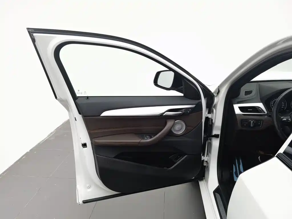 BMW X2 2022 — фото 8